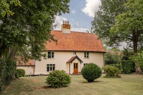 5 bedroom detached house for sale, The Street, Tharston, Norfolk