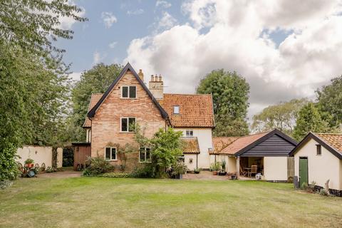 5 bedroom detached house for sale, The Street, Tharston, Norfolk