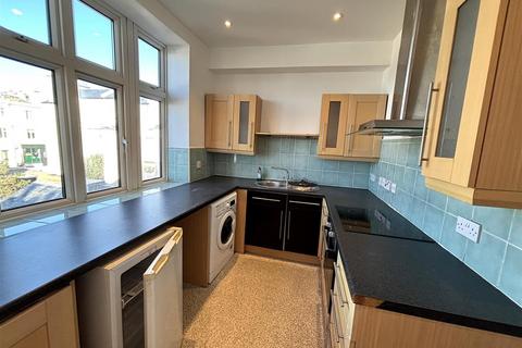 3 bedroom flat to rent, Montpelier Road, Brighton