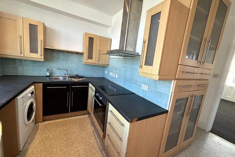 3 bedroom flat to rent, Montpelier Road, Brighton