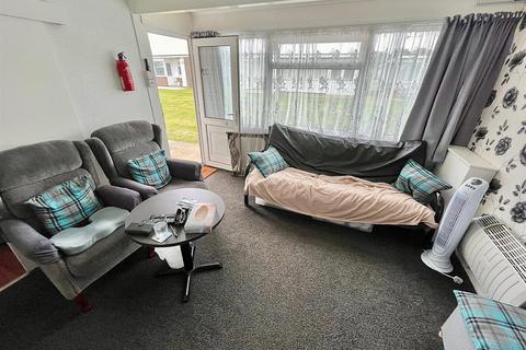 2 bedroom chalet for sale, California sands,, California, Great Yarmouth