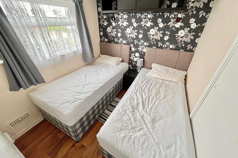 2 bedroom chalet for sale, California sands,, California, Great Yarmouth