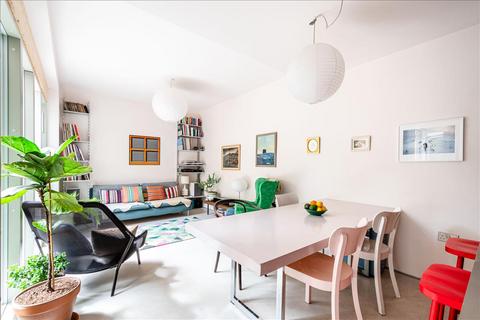85c Forest Road, London, E8 3BT