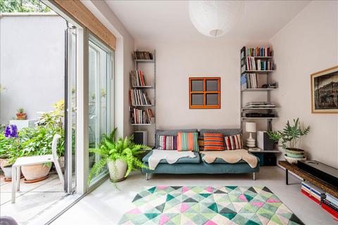 85c Forest Road, London, E8 3BT