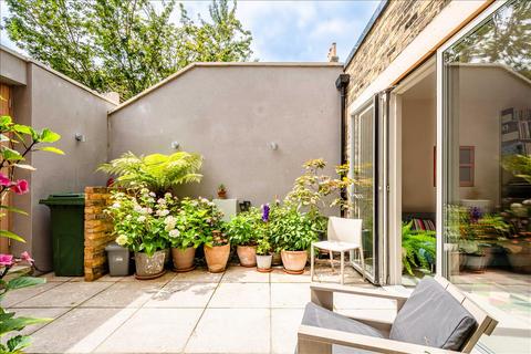 85c Forest Road, London, E8 3BT