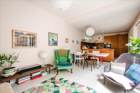 85c Forest Road, London, E8 3BT