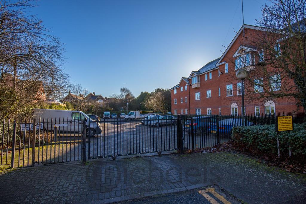 Communal Grounds &amp; Parking