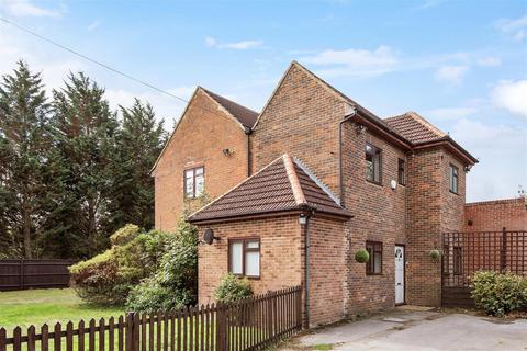 5 bedroom detached house to rent, Mill Ride, Ascot, Berkshire, SL5.