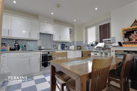 2 bedroom flat for sale, Northolt, UB5