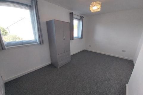 2 bedroom terraced house to rent, Newton Road, Kirkton, Dundee, DD3