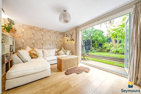 3 bedroom end of terrace house for sale, Barnwood Road, Surrey GU2