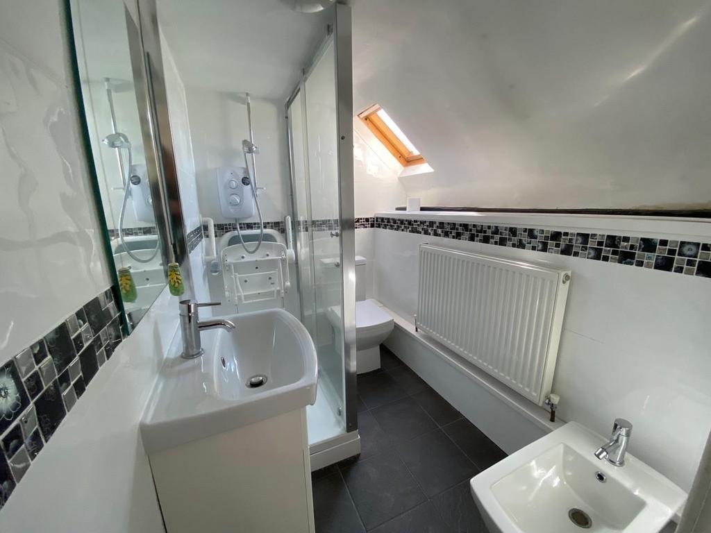 Shower Room.jpg