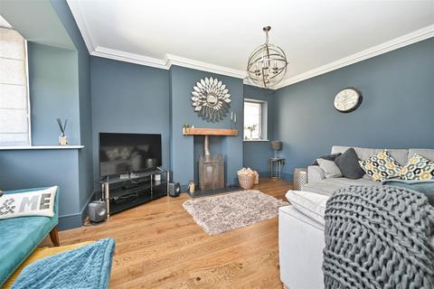 5 bedroom detached house for sale, Hawksworth Avenue, Guiseley, Leeds