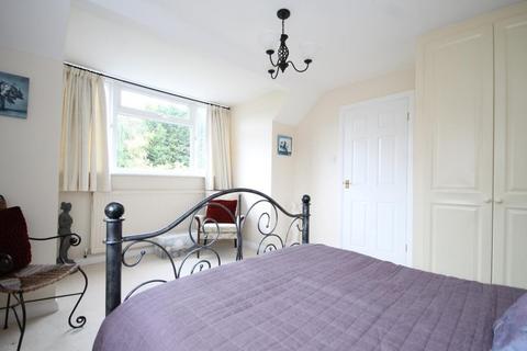 10 Harecroft, Fetcham, Leatherhead, KT22 9NS