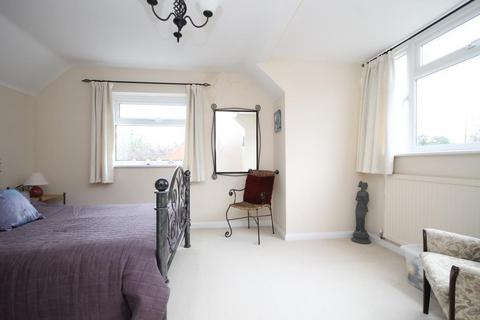 10 Harecroft, Fetcham, Leatherhead, KT22 9NS