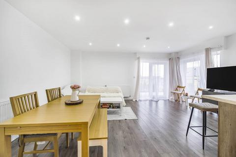 3 bedroom flat for sale, Thornbury Way, Walthamstow, London, E17