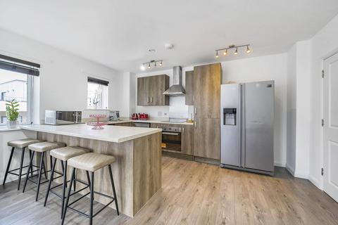 3 bedroom flat for sale, Thornbury Way, Walthamstow, London, E17