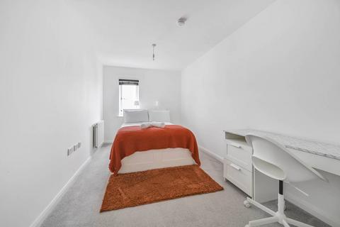 3 bedroom flat for sale, Thornbury Way, Walthamstow, London, E17