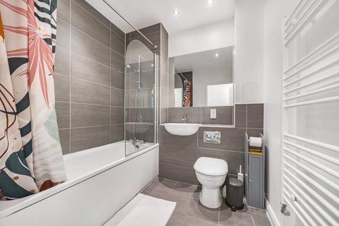 3 bedroom flat for sale, Thornbury Way, Walthamstow, London, E17