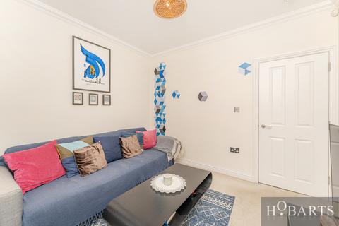 3 bedroom flat for sale, Stroud Green, London N4