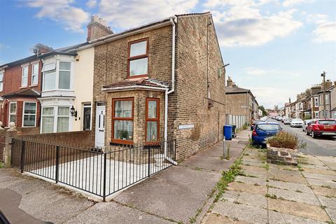 3 bedroom end of terrace house for sale, Lorne Park Road, Lowestoft