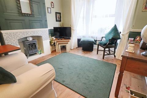 3 bedroom end of terrace house for sale, Lorne Park Road, Lowestoft