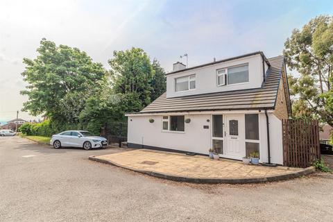 3 bedroom detached house to rent, Carlton Vale Close, Carlton, Nottingham