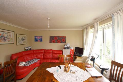 2 bedroom flat for sale, Rushlake Crescent, Eastbourne BN21