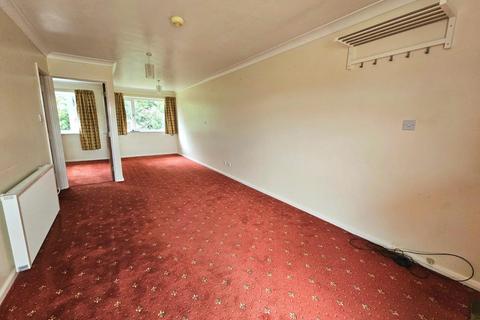 1 bedroom flat for sale, Hopton Road, Cam, Dursley