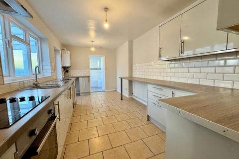 3 bedroom terraced house to rent, Cheveley Road, Newmarket, Suffolk, CB8