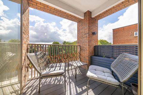 1 bedroom flat for sale, Brixton Hill, London SW2