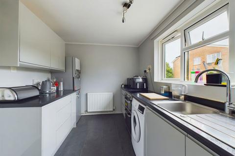 2 bedroom flat for sale, Sleets Road, Horsham RH12