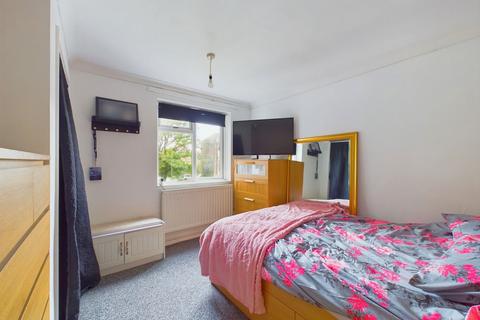 2 bedroom flat for sale, Sleets Road, Horsham RH12