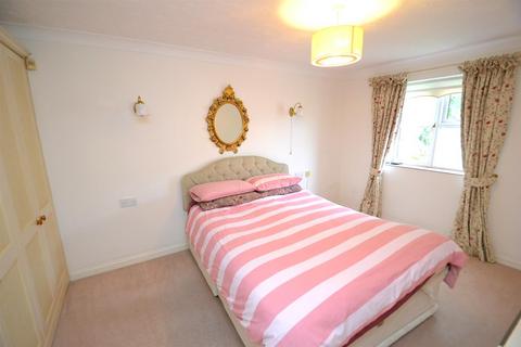 2 bedroom ground floor flat for sale, Slade Court, Watling Street, Radlett