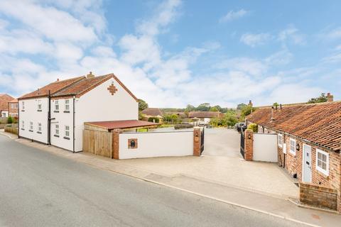 6 bedroom detached house for sale, High Street, Bempton, Bridlington, East Riding of Yorkshire, YO15 1HP