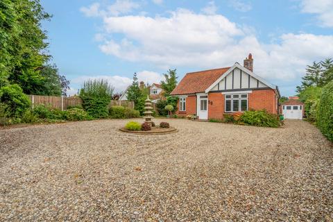 3 bedroom chalet for sale, Happisburgh Road, North Walsham