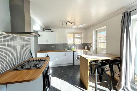 38 Burcott Garth, Hull, HU4 7LG