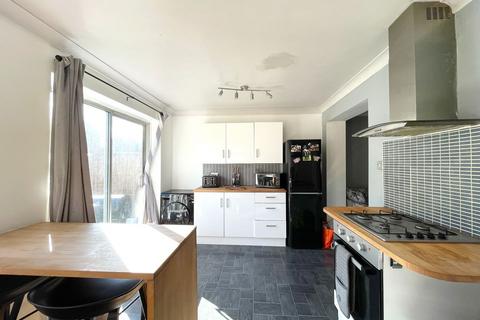 38 Burcott Garth, Hull, HU4 7LG