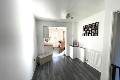 38 Burcott Garth, Hull, HU4 7LG