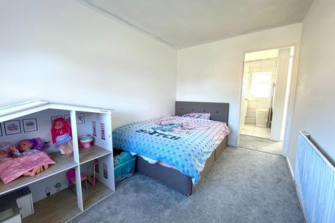 38 Burcott Garth, Hull, HU4 7LG
