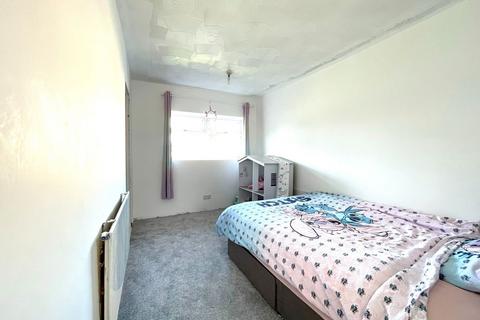 38 Burcott Garth, Hull, HU4 7LG