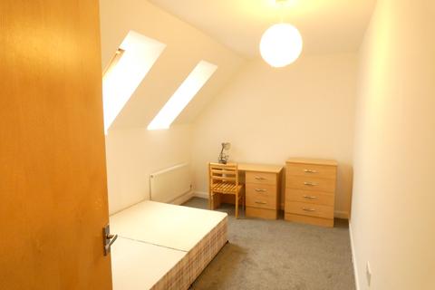 4 bedroom apartment to rent, Chillingham Road, Heaton