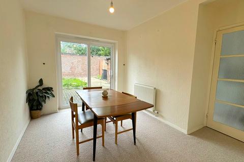 33 Devonshire Green, Farnham Royal, Slough, SL2 3DX