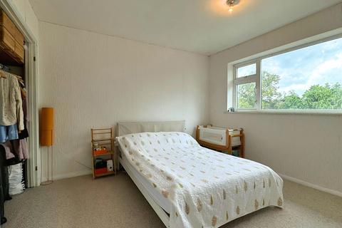 33 Devonshire Green, Farnham Royal, Slough, SL2 3DX