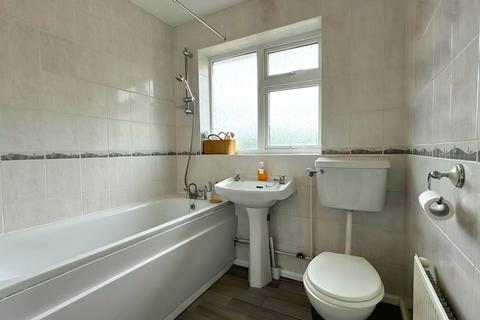 33 Devonshire Green, Farnham Royal, Slough, SL2 3DX