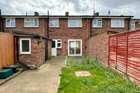 33 Devonshire Green, Farnham Royal, Slough, SL2 3DX