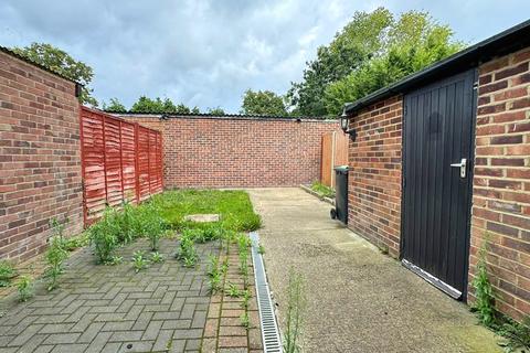 33 Devonshire Green, Farnham Royal, Slough, SL2 3DX