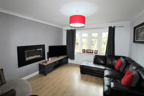 4 bedroom detached house to rent, 15 Tennyson Drive, Malvern