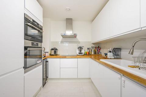 3 bedroom flat to rent, Heron Place, Silvertown, London, E16