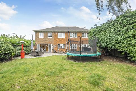 2 Dickens Drive, Chislehurst, BR7 6RU